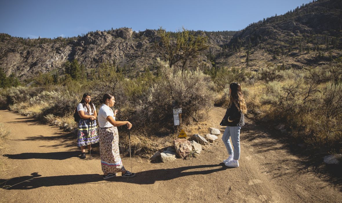 Tour guides on a trail helping a tourist